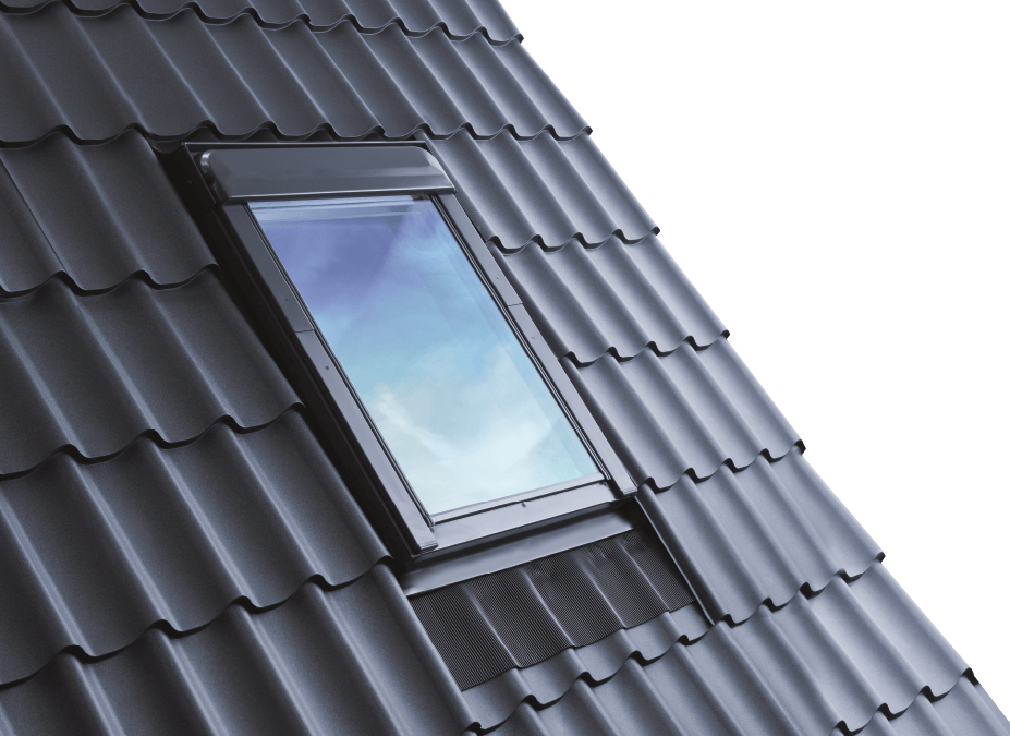 Streamlined roof window